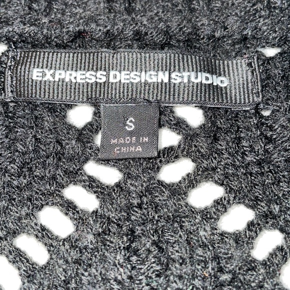 Black Express sweater vest with crochet pattern - Picture 3 of 7